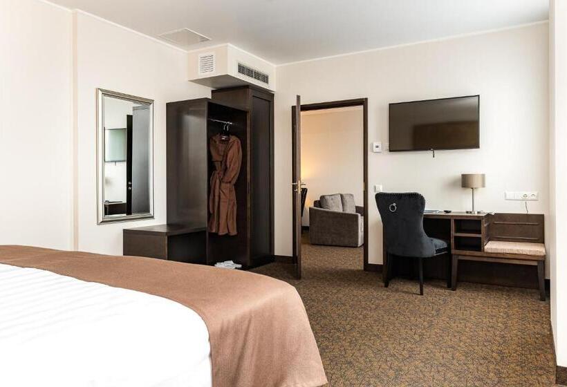 سوییت, Adoryal Hotell