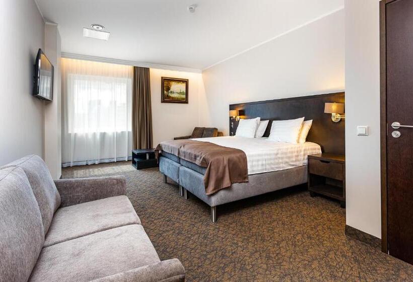 اتاق کلاسیک چهارنفره, Adoryal Hotell