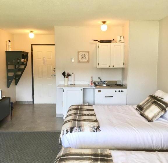 Четырехместный Номер Стандарт, Christina Lake Motel And Rv Park