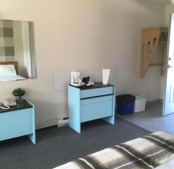 חדר קלאסי לארבעה, Christina Lake Motel And Rv Park