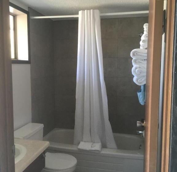 חדר קלאסי לארבעה, Christina Lake Motel And Rv Park