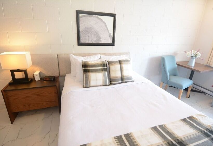 غرفة قياسية رباعية, Christina Lake Motel And Rv Park