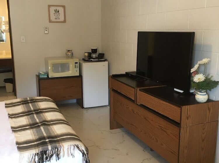 חדר סטנדרט לארבעה, Christina Lake Motel And Rv Park