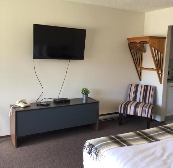 Номер Deluxe, Christina Lake Motel And Rv Park