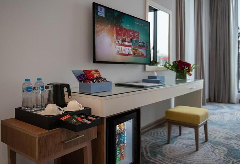 اتاق لوکس با چشمانداز استخر, Crystal Inn Hotel El Alamein