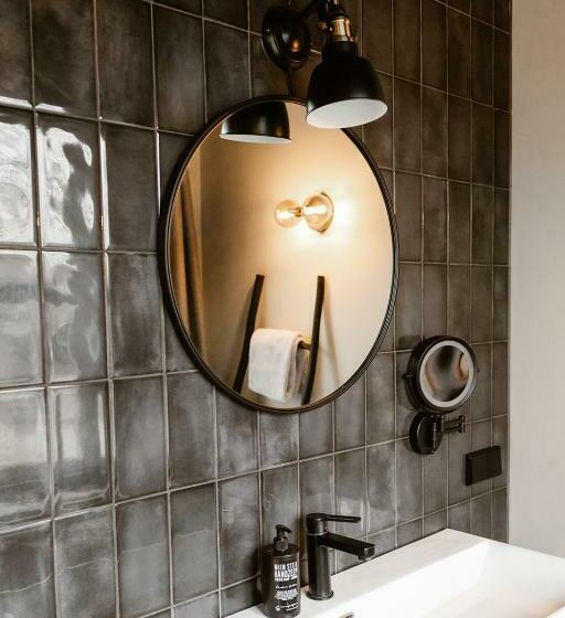 חדר סופריור עם מיטת קינג, Chapter