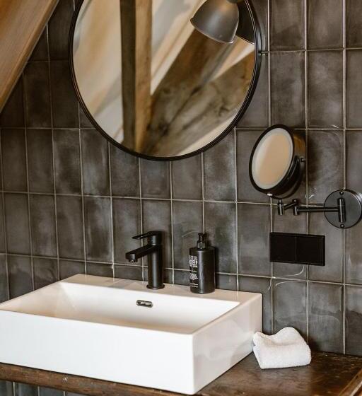 סוויטה אקזקיוטיב, Chapter