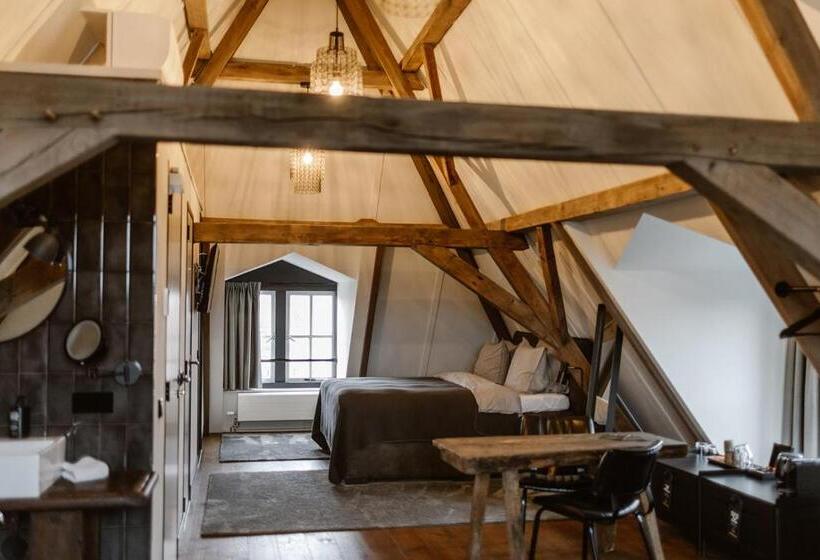 סוויטה אקזקיוטיב, Chapter