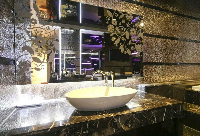 اتاق اجرایی, Login