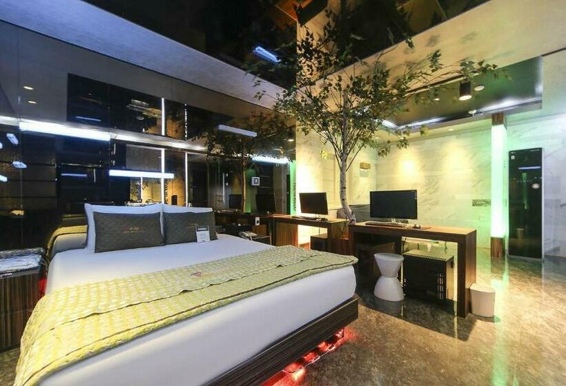 اتاق اجرایی, Login