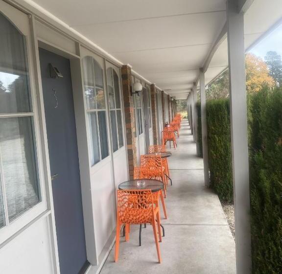 패밀리 룸, Creswick Motel