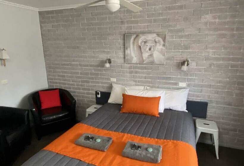 غرفة عائلية, Creswick Motel