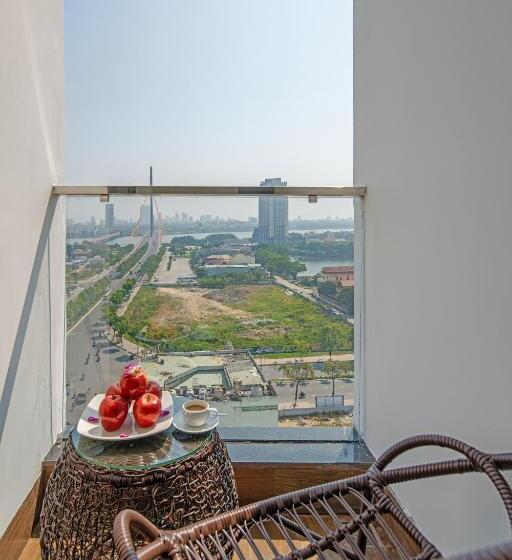Deluxe room with river view, Gold Plaza Hotel Da Nang