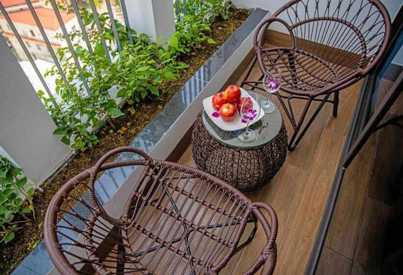 سوئیت جونیور خانوادگی, Gold Plaza Hotel Da Nang