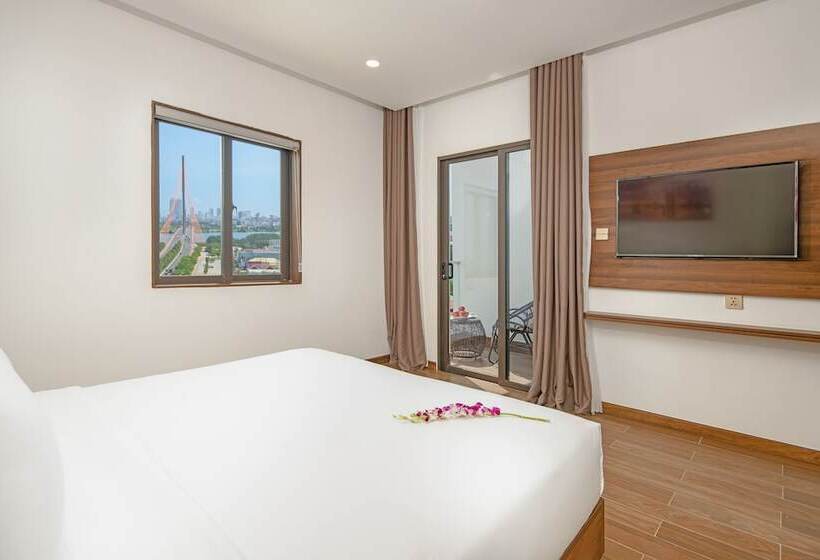 Deluxe room with river view, Gold Plaza Hotel Da Nang