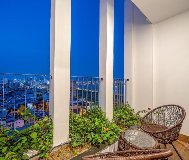 سوئیت جونیور خانوادگی, Gold Plaza Hotel Da Nang