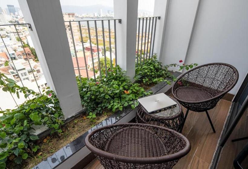 سوئیت پریمیوم, Gold Plaza Hotel Da Nang