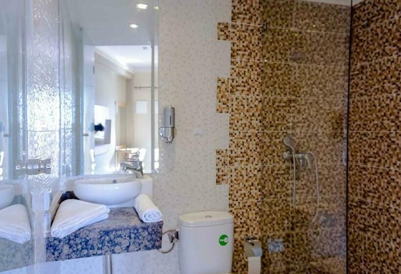 اتاق استاندارد سه نفره, Golden Flora