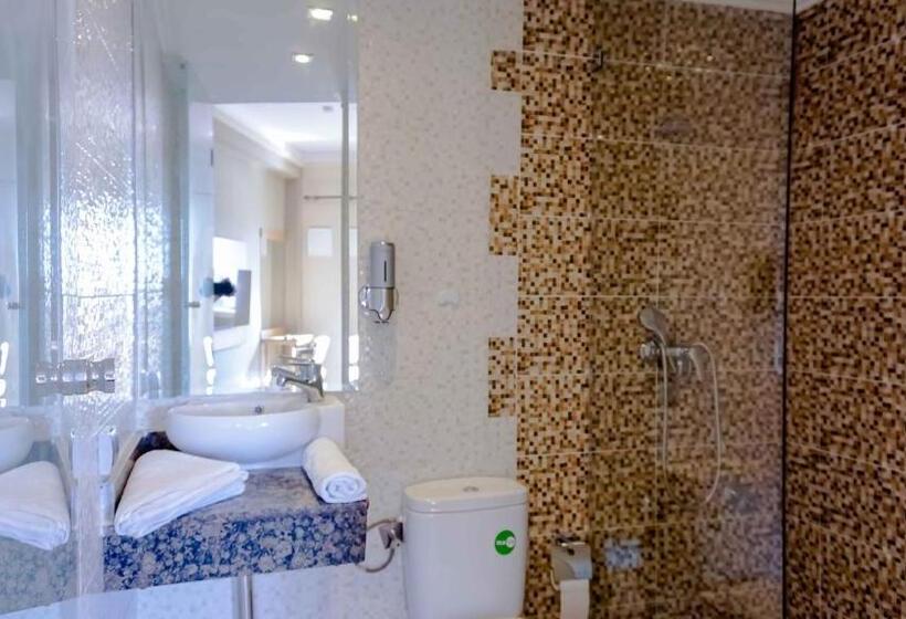 اتاق خانوادگی, Golden Flora