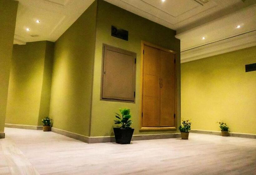 اتاق خانوادگی, Golden Flora