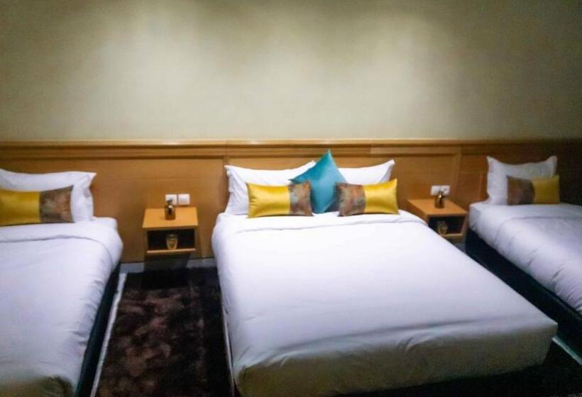 اتاق خانوادگی, Golden Flora