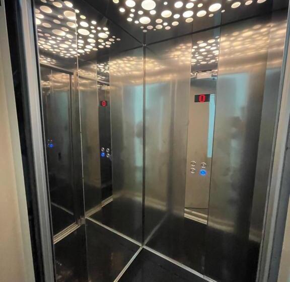 סוויטה נוף לים, Julius