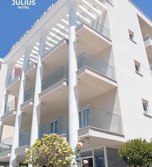 חדר דלוקס לשלושה עם נו לים, Julius