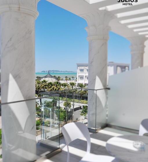 חדר דלוקס לשלושה עם נו לים, Julius