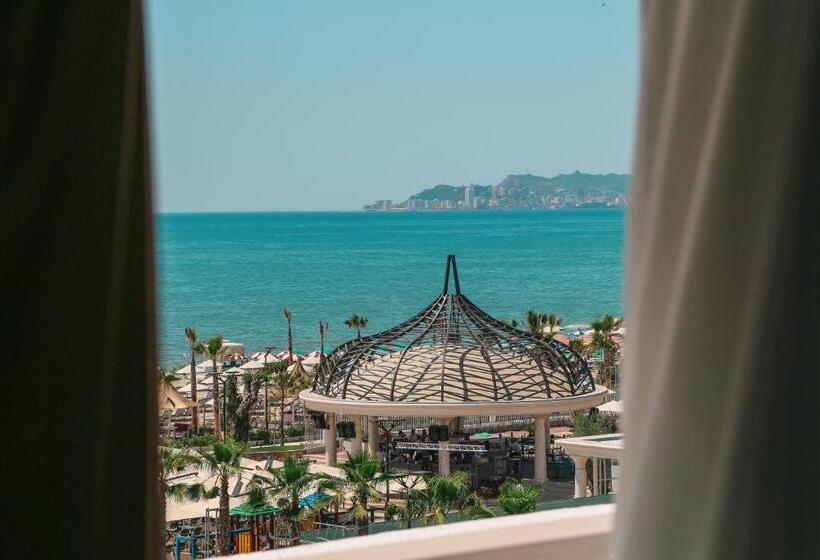 סוויטה נוף לים, Julius