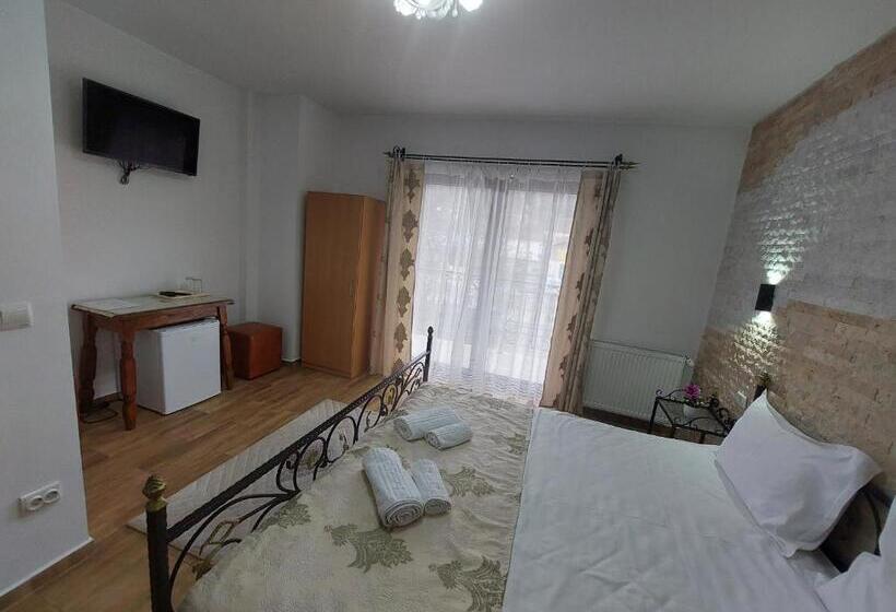 ファミリールーム, Fulg De Nea