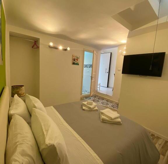 اتاق استاندارد, Tribunali Apartments