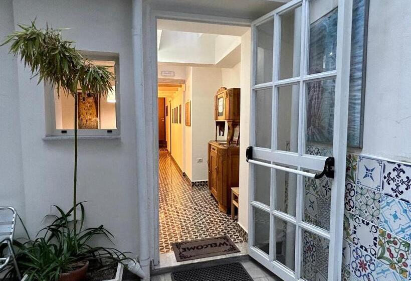 اتاق استاندارد, Tribunali Apartments