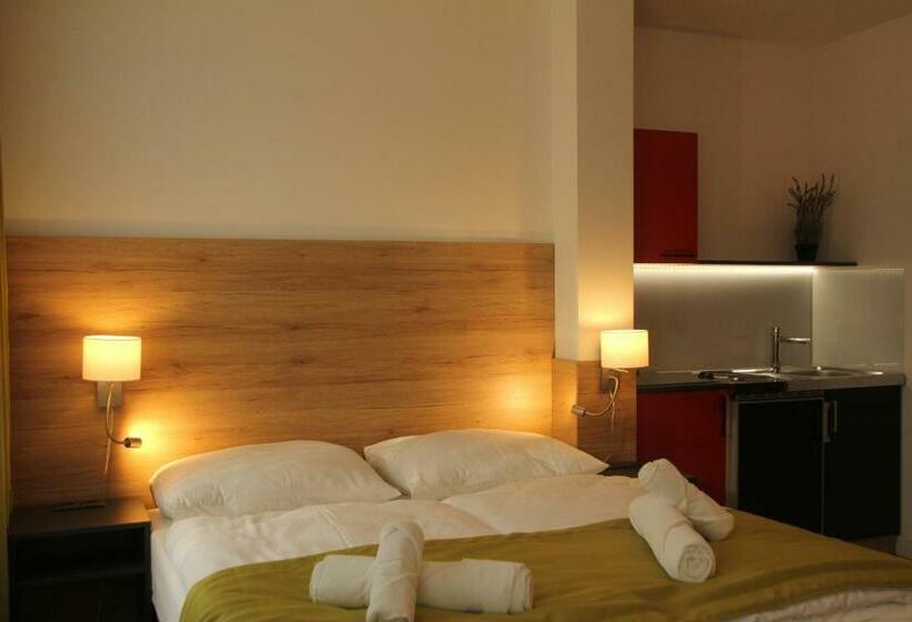 标准工作室, Versava Apartments