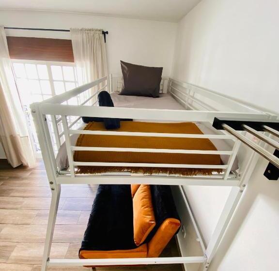 חדר משפחתי, Stay On Top Old Town