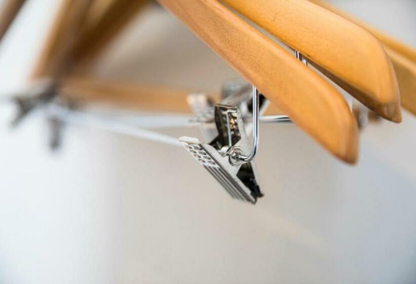 ファミリーステューディオ, Nightcap At Finsbury