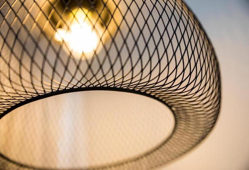 ファミリーステューディオ, Nightcap At Finsbury