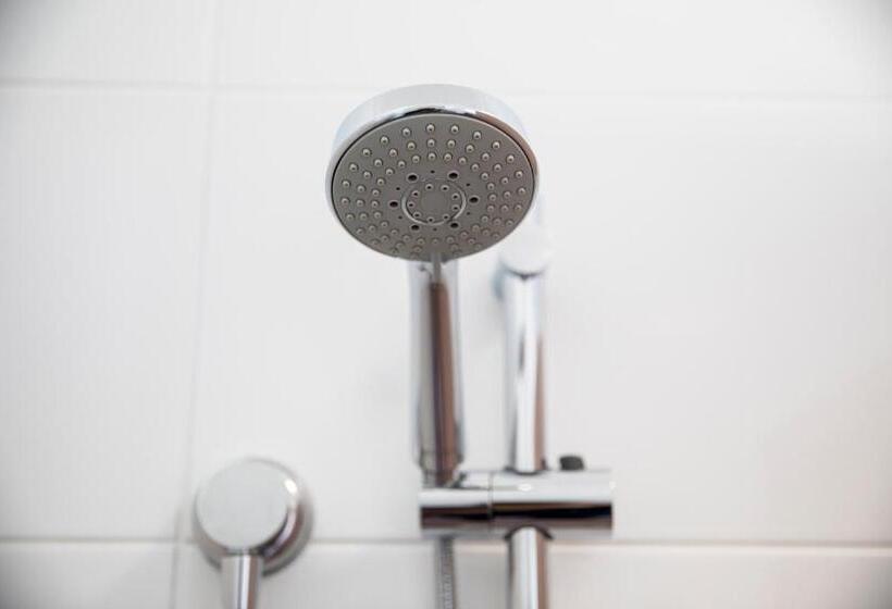 ファミリーステューディオ, Nightcap At Finsbury