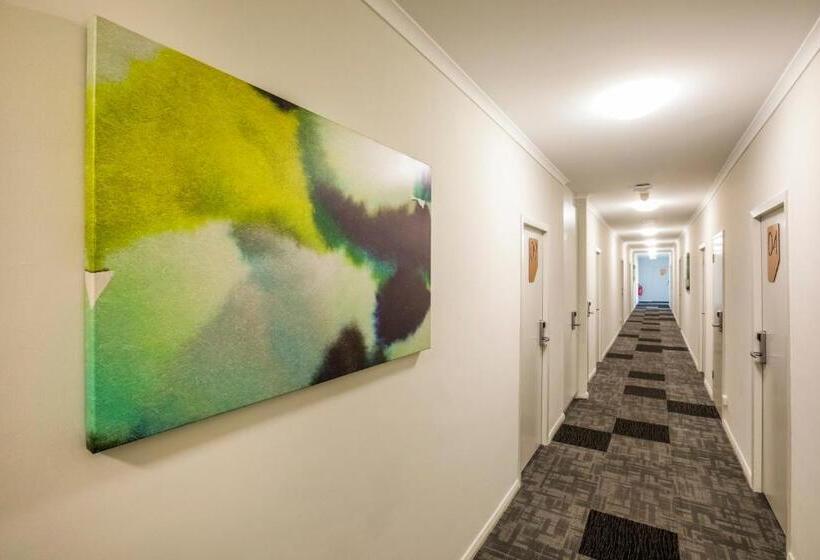 ファミリーステューディオ, Nightcap At Finsbury