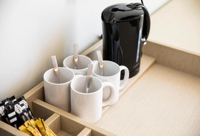 ファミリーステューディオ, Nightcap At Finsbury