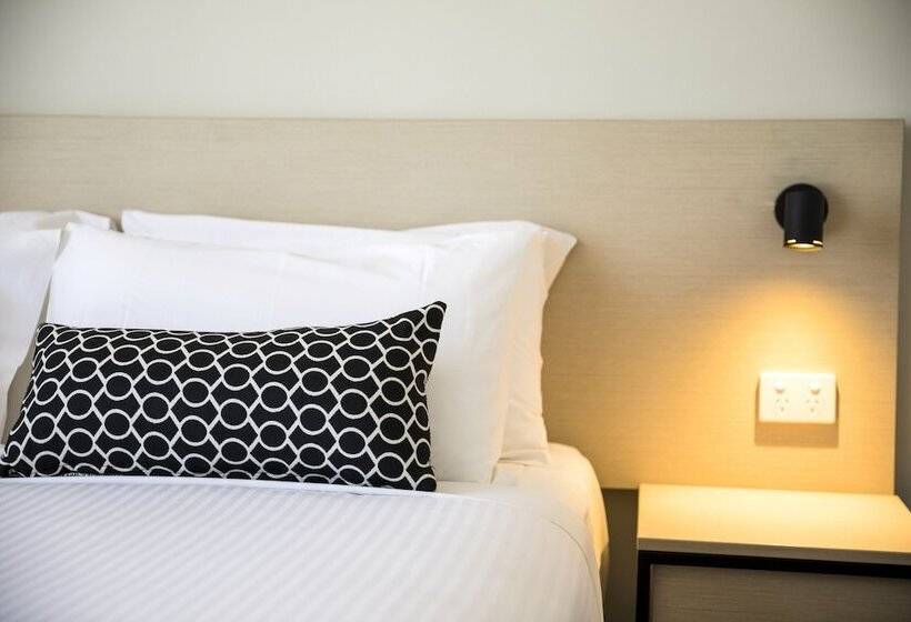 ファミリーステューディオ, Nightcap At Finsbury