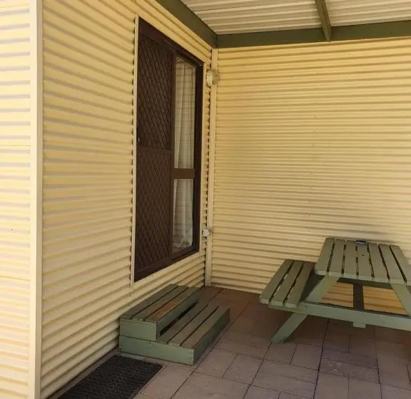 スタンダード4人部屋, Paringa Caravan Park