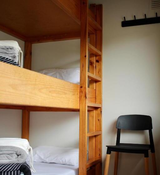 בונגלו סטנדרט 2 חדרי שינה, Pine Country Caravan Park