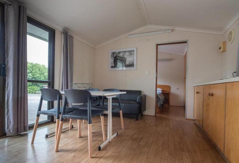 בונגלו סטנדרט 2 חדרי שינה, Pine Country Caravan Park
