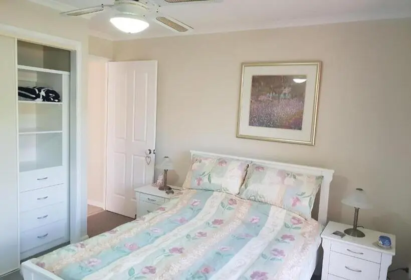 スタンダードルーム, Robyn S Nest Bed And Breakfast