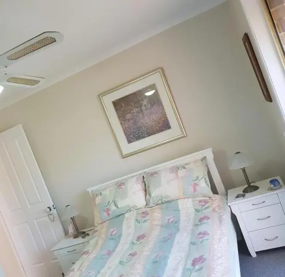 スタンダードルーム, Robyn S Nest Bed And Breakfast