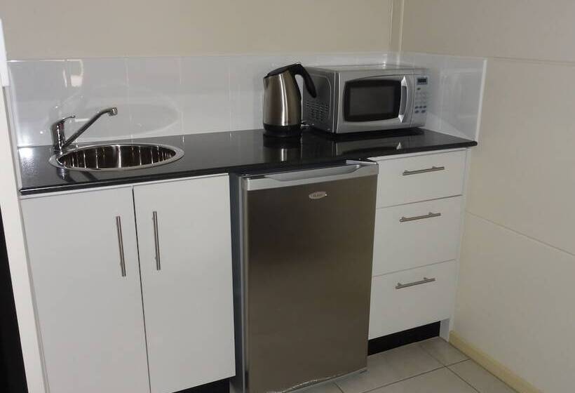 家庭间, Balranald Club Motel