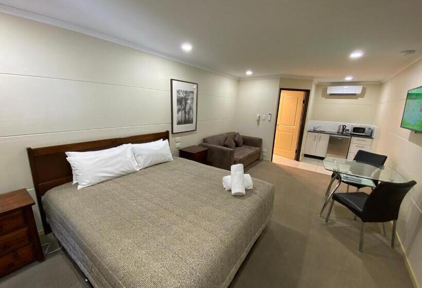 디럭스 스위트 킹 침대, Balranald Club Motel