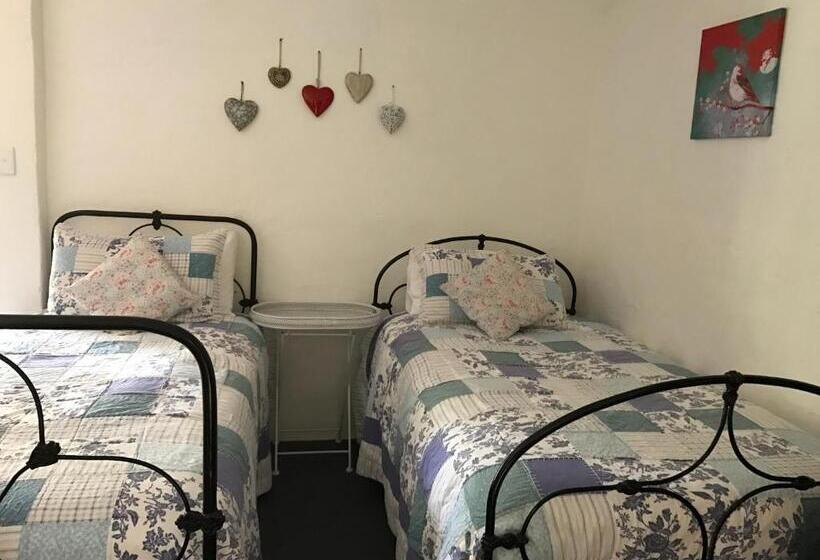 패밀리 룸, Dingup House