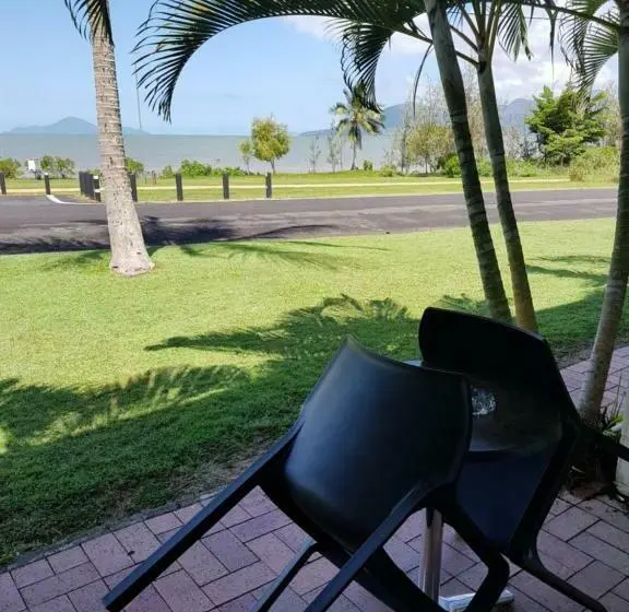 オーシャンビュースタンダードルーム, Cardwell Beachcomber Motel & Tourist Park
