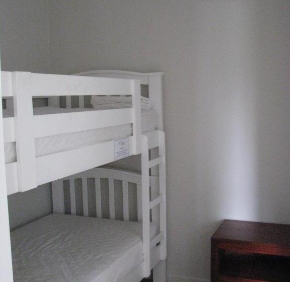 كابينة مطلة على حمام السباحة, Cardwell Beachcomber Motel & Tourist Park